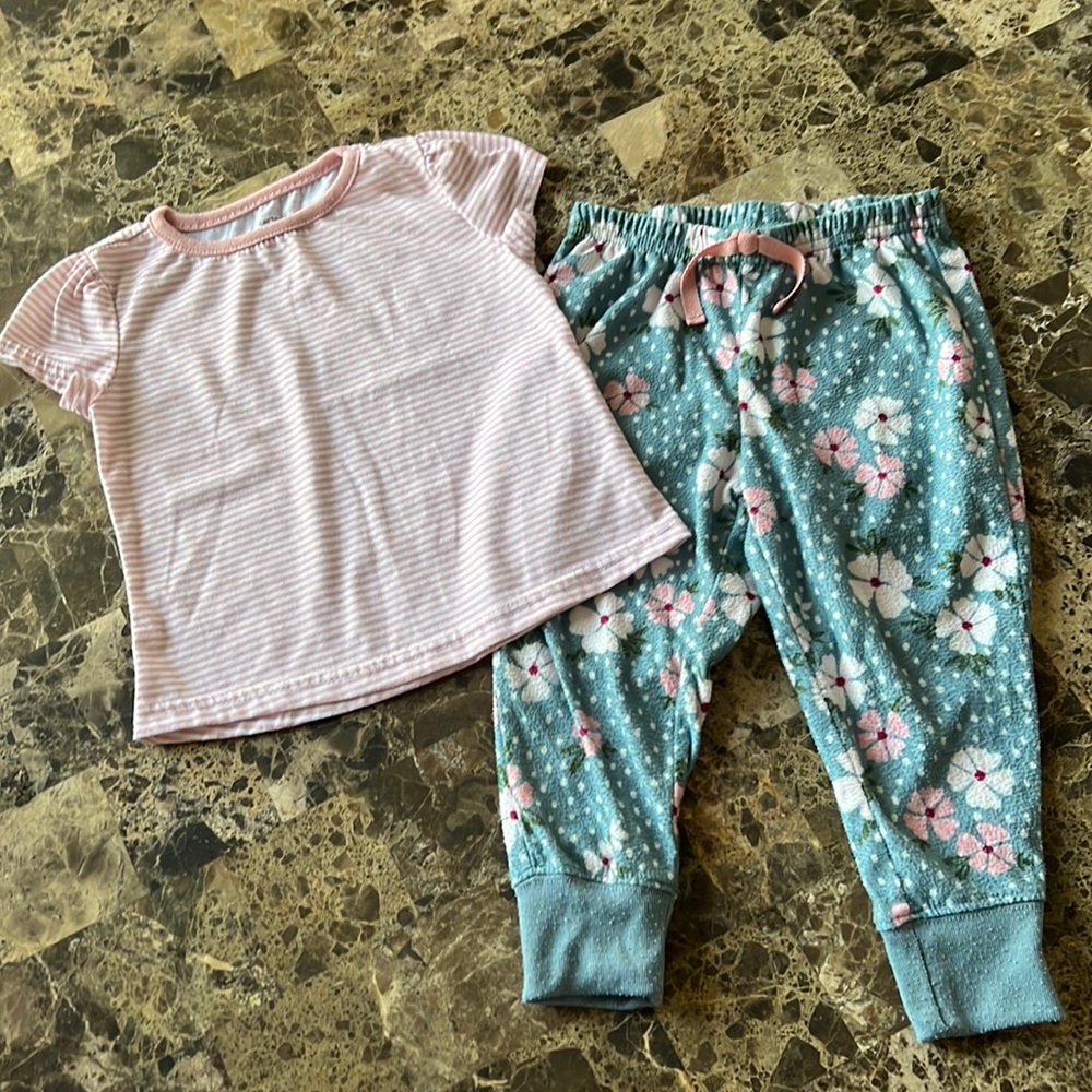 2T Carters Pajama set